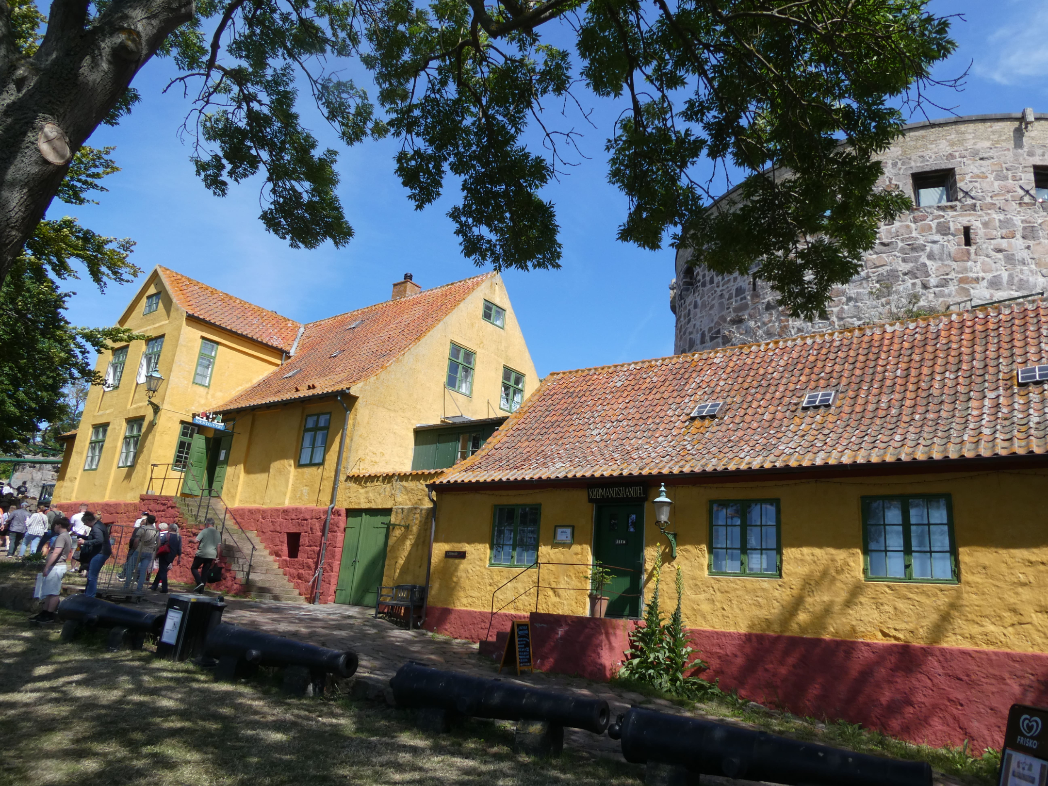 P1003437