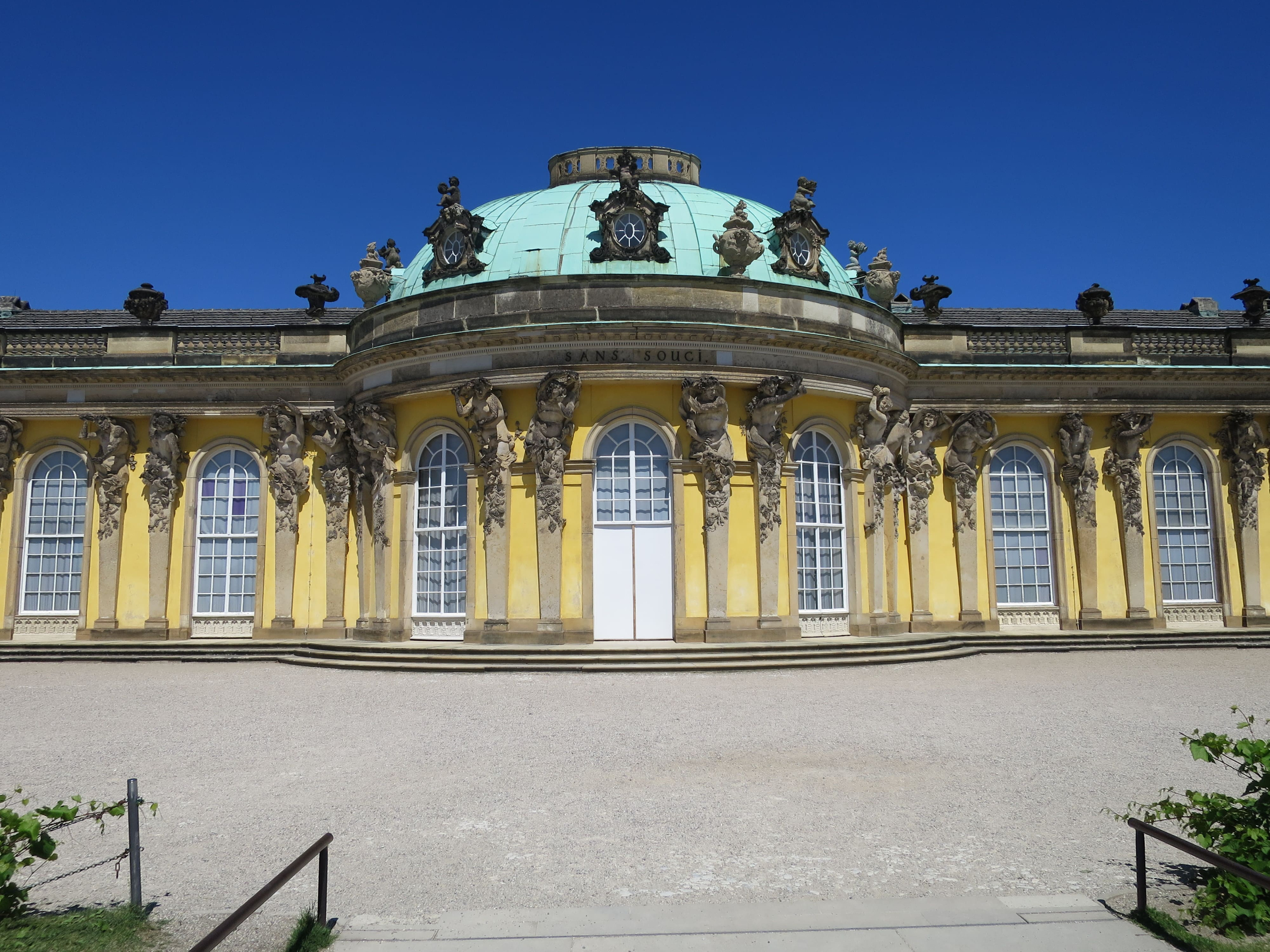 Schloßpark 18
